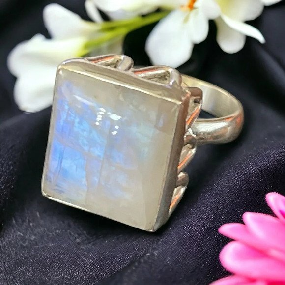 Natural Moonstone Sterling Silver Ring (8.5) - Picture 4 of 14